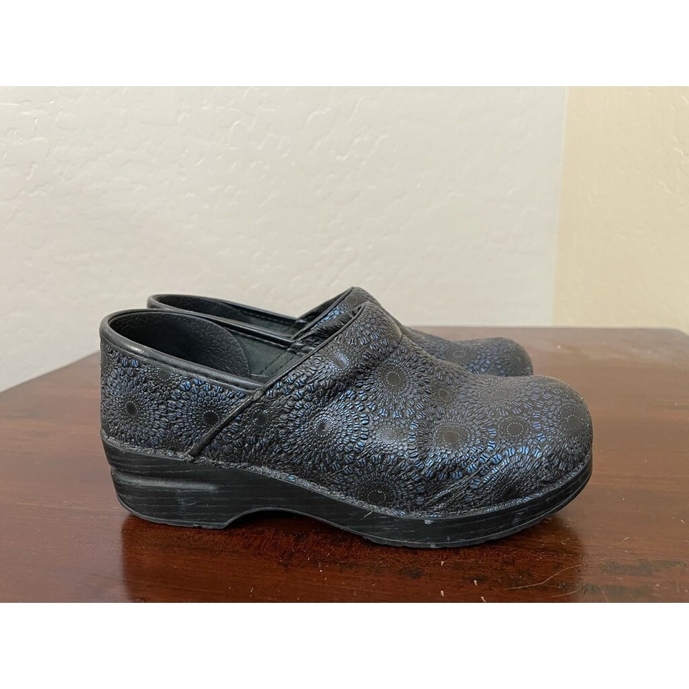 Dansko Womens Medallion Clogs Shoes Black Floral Embossed Leather 7.5-8 EUR 38